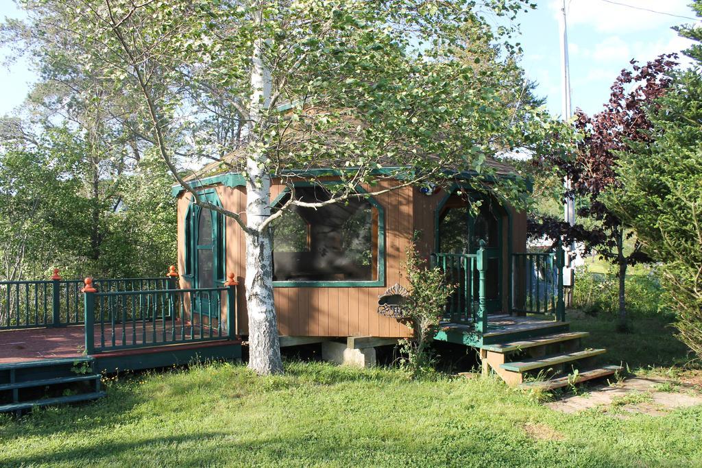 Lily Front Motel & Cottages 루넌버그 외부 사진