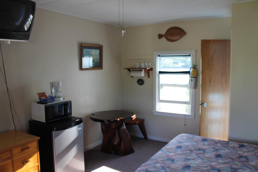 Lily Front Motel & Cottages 루넌버그 객실 사진