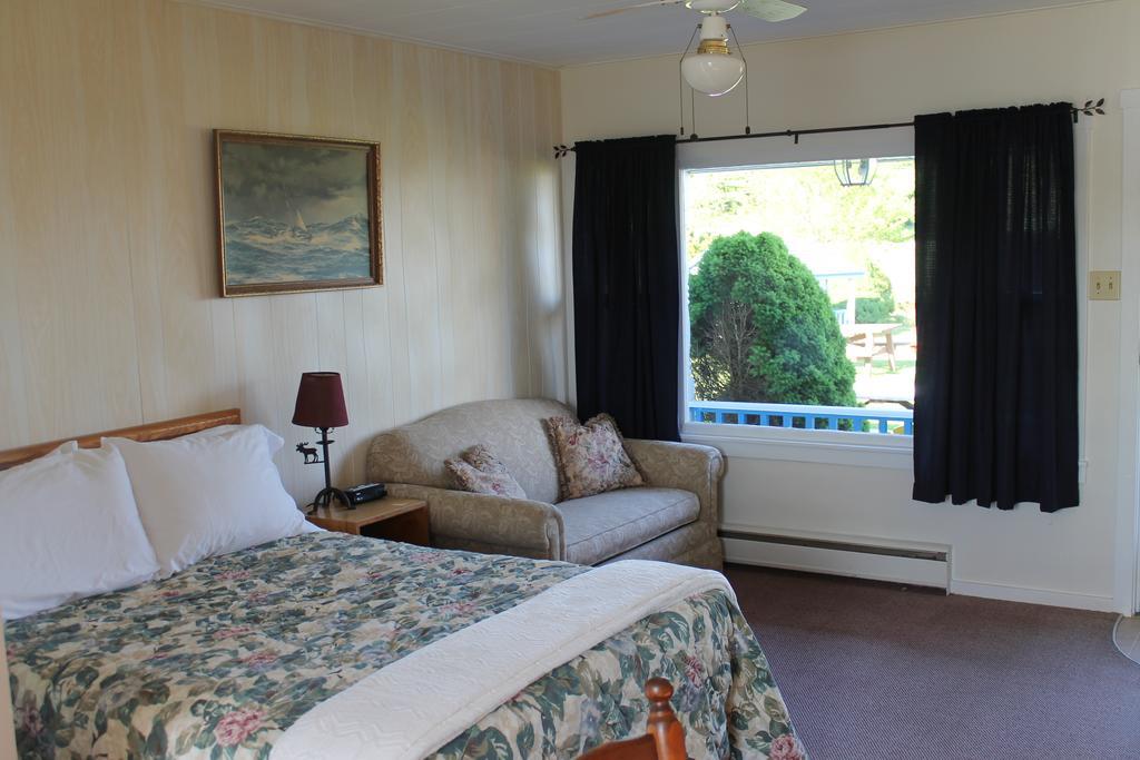 Lily Front Motel & Cottages 루넌버그 객실 사진